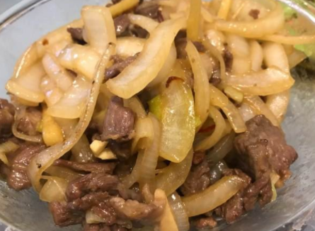 爆炒羊肉洋葱