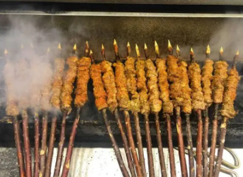 炭火烤羊肉串