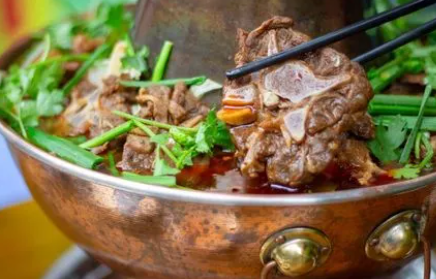 羊肉炖铜锅