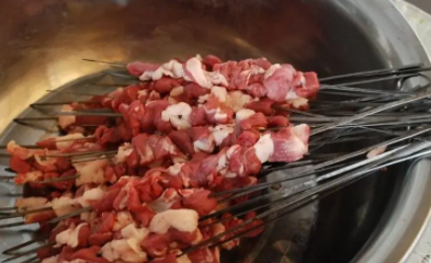 自己串羊肉串