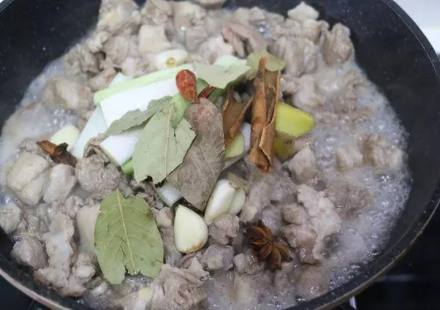 煮羊肉放什么调料